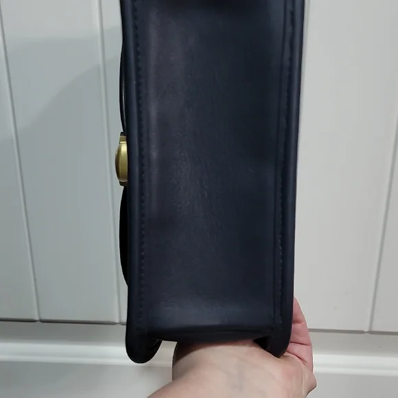 Vintage Coach Navy Leather Crossbody Bag - Picture 10 of 16